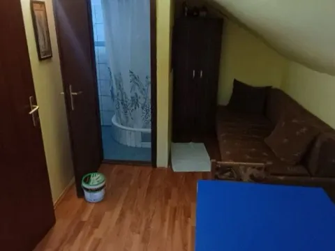 Izdavanje, garsonjera, 22m², Podbara, Novi Sad Sve Podlokacije - image 1