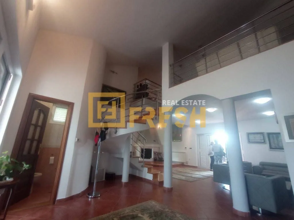 Prodaja, kuća, 423m², Donja Gorica, Podgorica