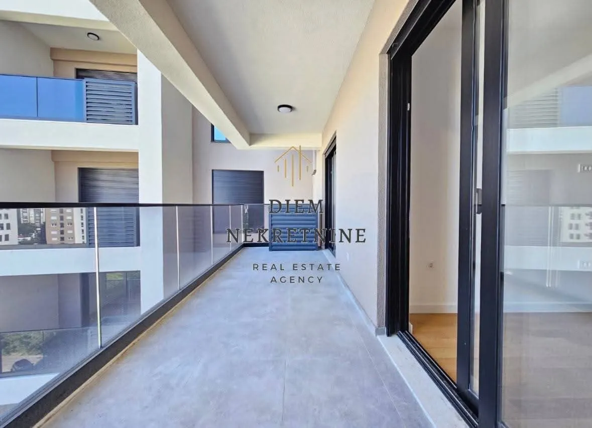 Prodaja, jednosoban stan, 62m², Centar, Bar
