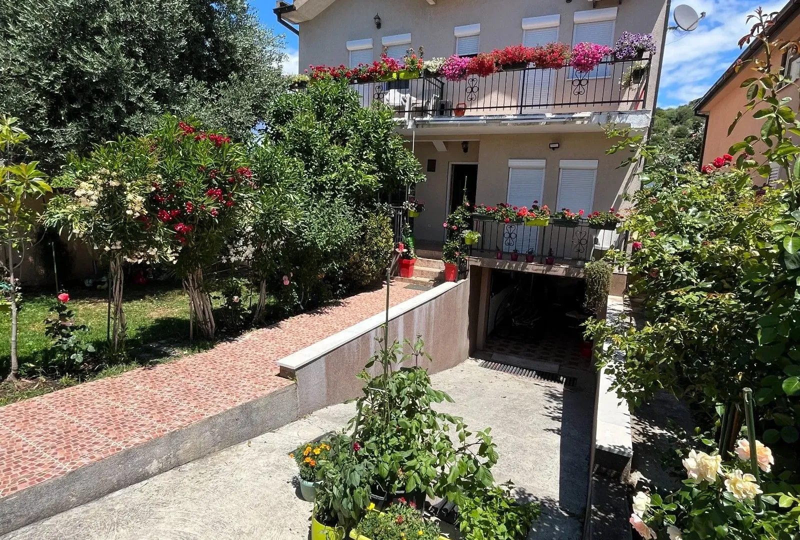 Prodaja, kuća, 200m², Donja Gorica, Podgorica