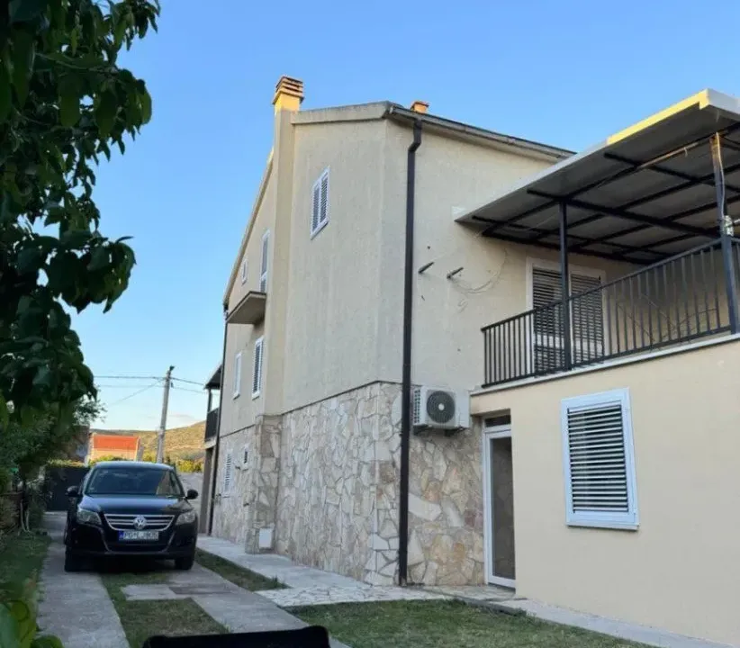 Sale, house, 180m², Zlatica, Podgorica