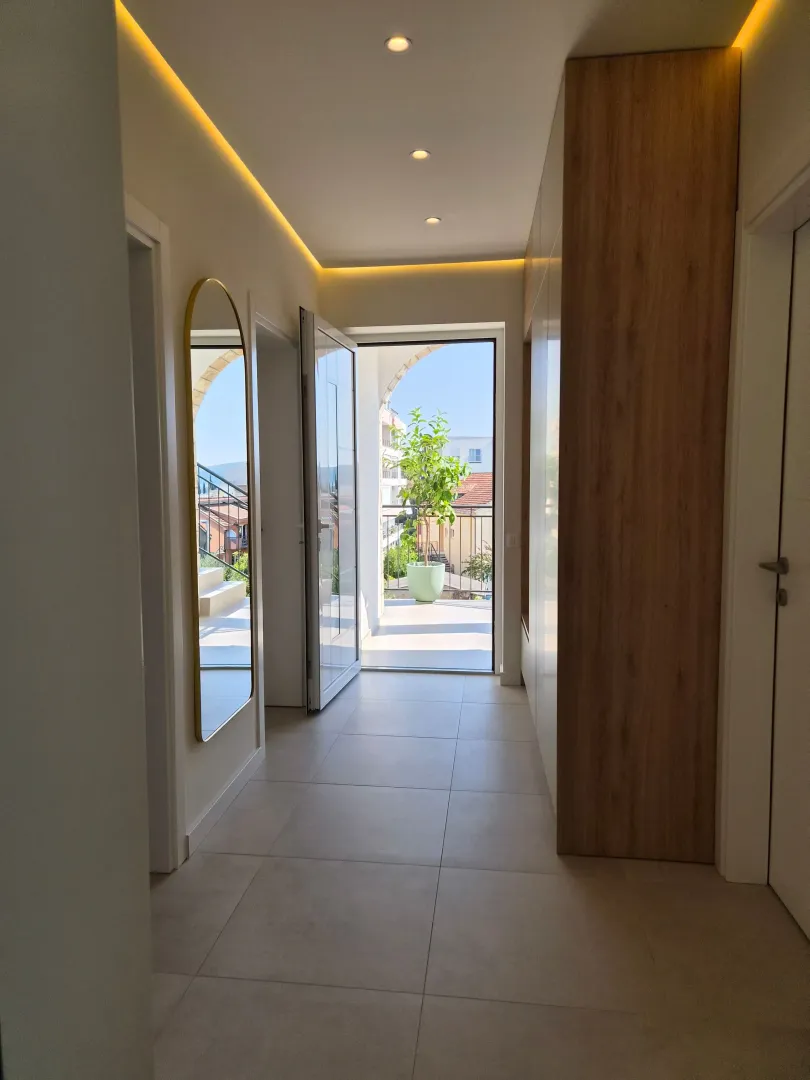 Rent, two bedroom apartment, 85m², Kalimanj, Tivat