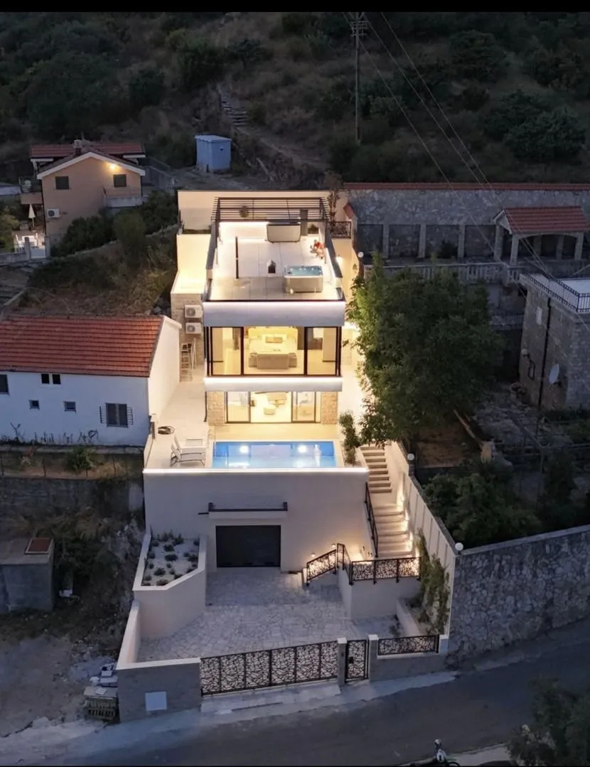Prodaja, kuća, 278m², Kamenari, Herceg Novi