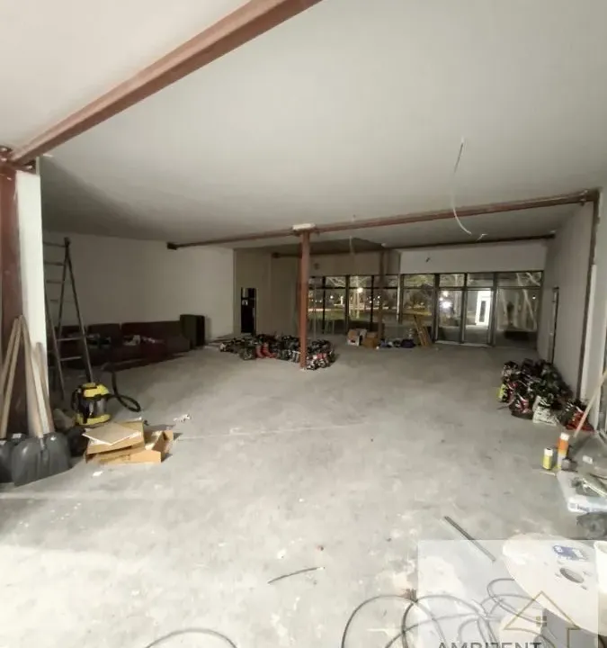 Rent, office space, 700m², Čukarica, Beograd