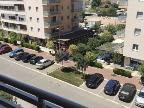 Izdavanje, kuća, 33m², City Kvart, Podgorica - image 5