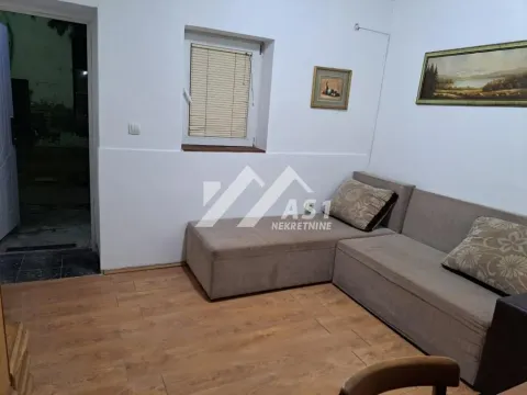 Izdavanje, stan, 19m², Novi Sad Sve Podlokacije, Novi Sad - image 1
