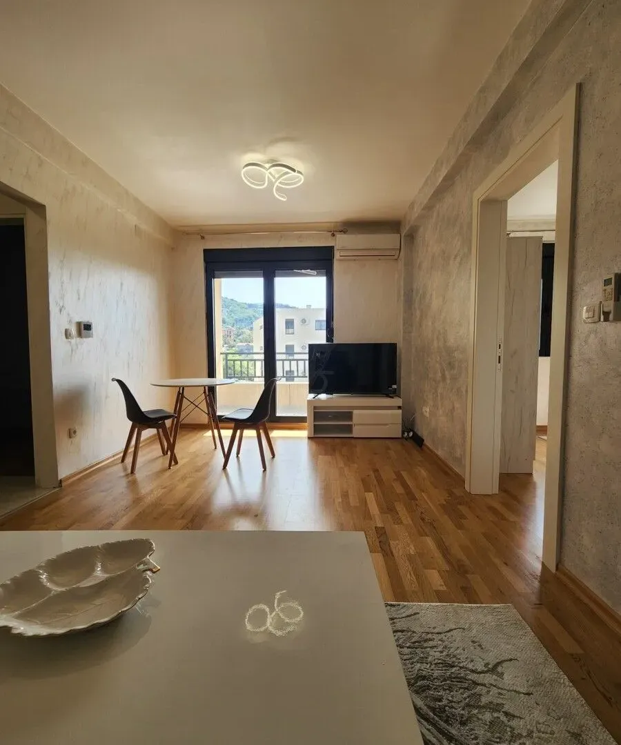 Izdavanje, stan, 70m², Centar, Tivat