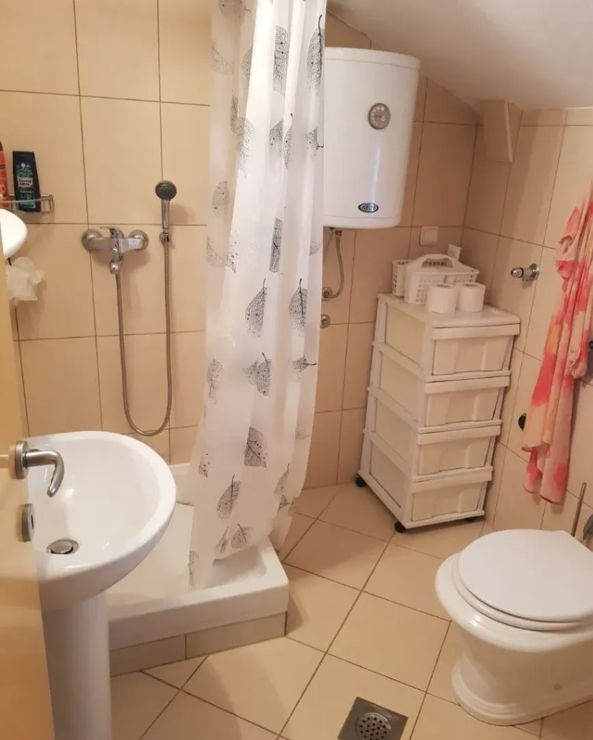 Izdavanje, trosoban stan, 92m², Slovenska Plaža, Budva