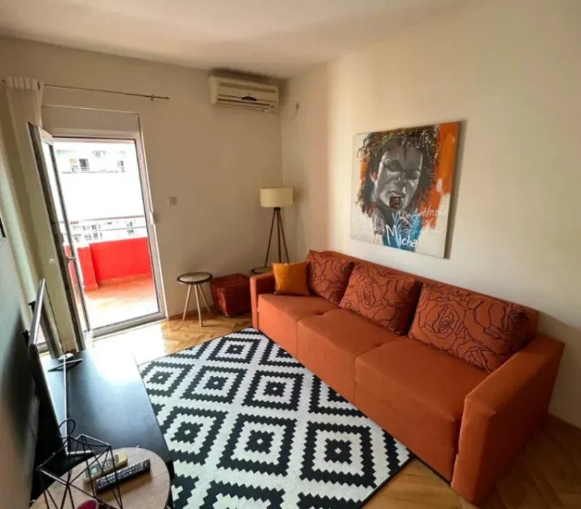 Izdavanje, jednosoban stan, 38m², Blok 9, Podgorica