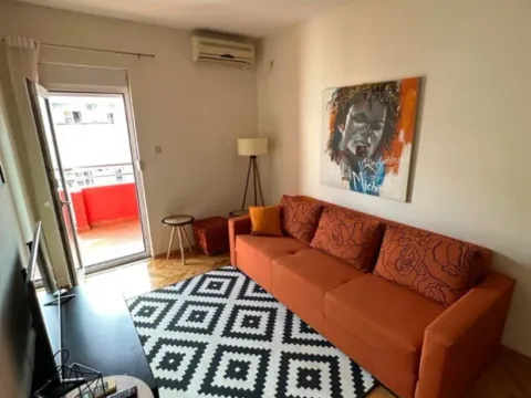 Izdavanje, jednosoban stan, 38m², Blok 9, Podgorica