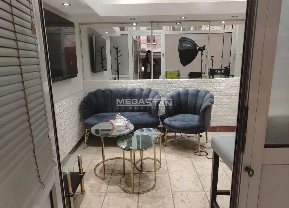 Izdavanje, poslovni prostor, 15m², Vračar Sve Podlokacije, Beograd