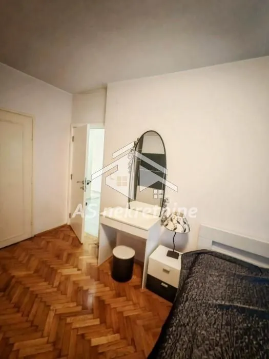 Rent, three bedroom apartment, 73m², Kalenić Pijaca, Vračar Sve Podlokacije