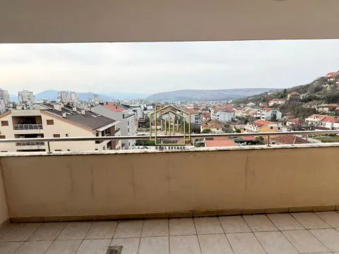 Prodaja, četvorosoban stan, 220m², Preko Morače, Podgorica - image 14