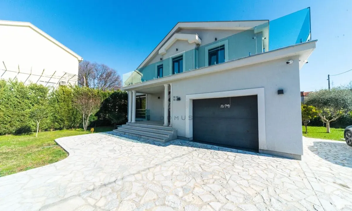 Rent, house, 220m², Podgorica, Crna Gora