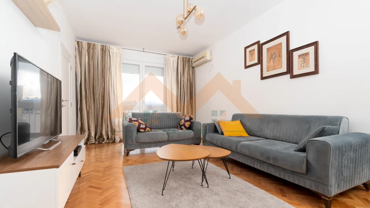 Izdavanje, dvosoban stan, 70m², Centar, Podgorica