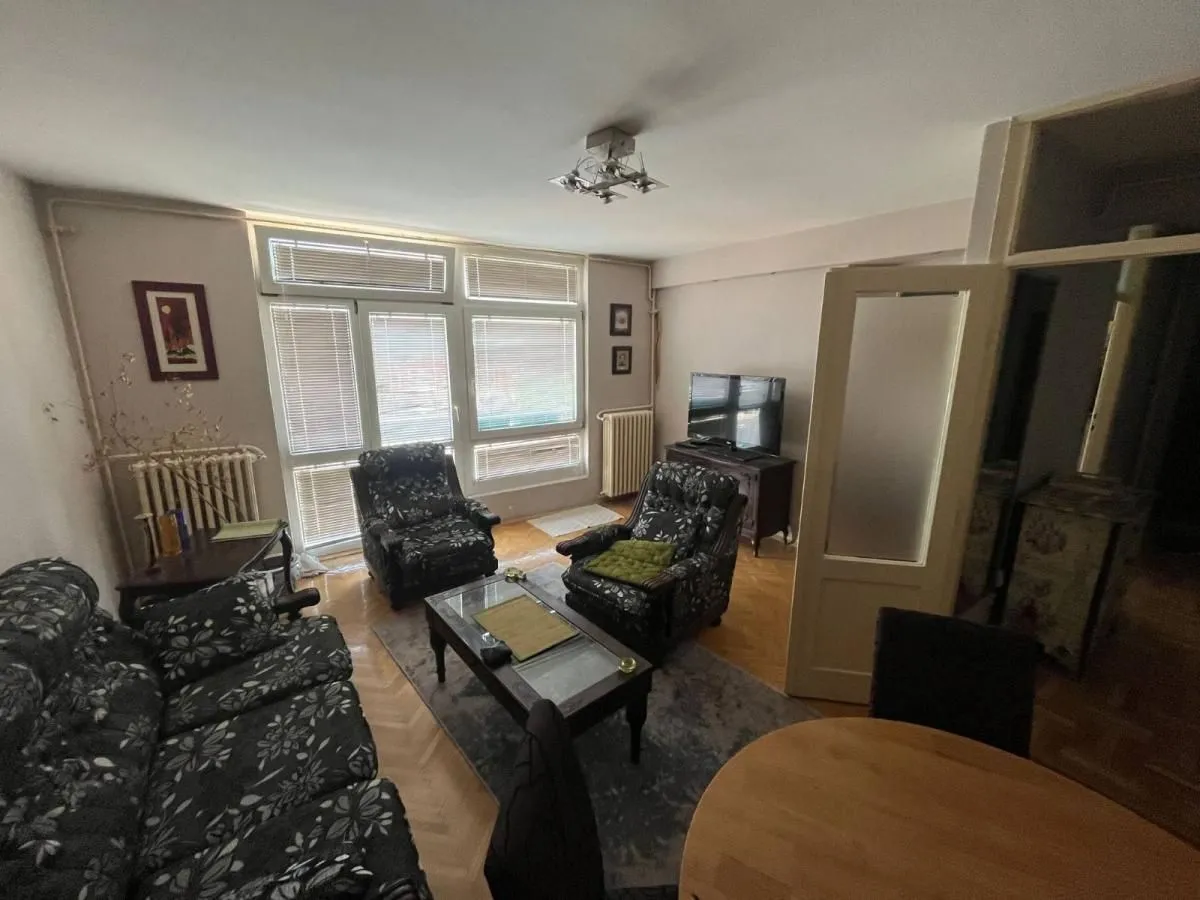 Izdavanje, dvosoban stan, 51m², Centar, Niš