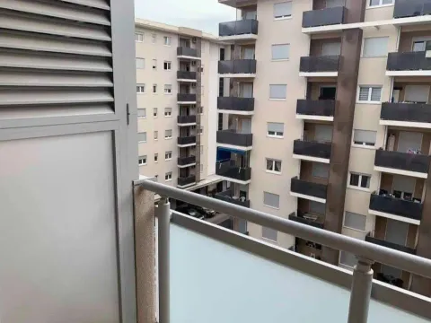 Izdavanje, jednosoban stan, 45m², City Kvart, Podgorica - image 7