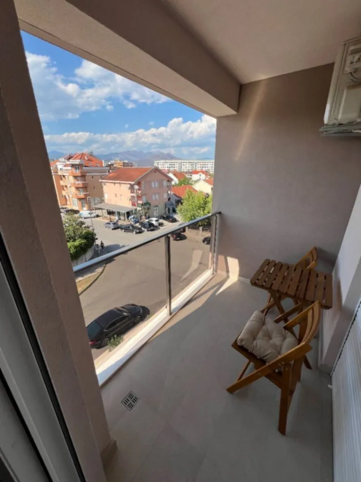 Izdavanje, jednosoban stan, 47m², Stari Aerodrom, Podgorica