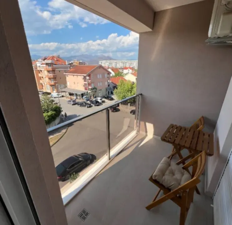 Izdavanje, jednosoban stan, 47m², Stari Aerodrom, Podgorica