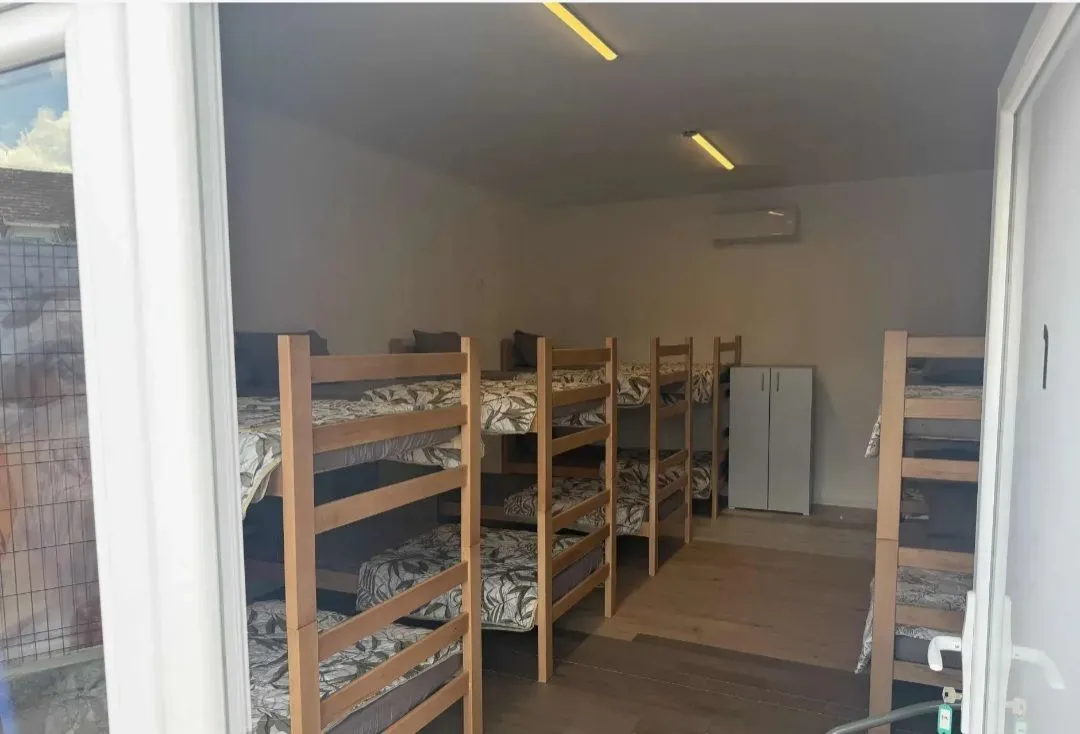 Izdavanje, kuća, 320m², Dobanovci, Surčin