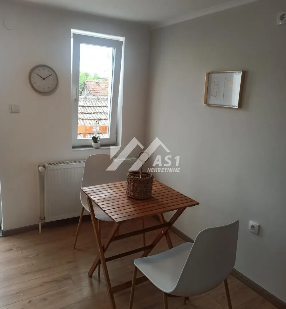 Izdavanje, trosoban stan, 70m², Salajka, Novi Sad Sve Podlokacije