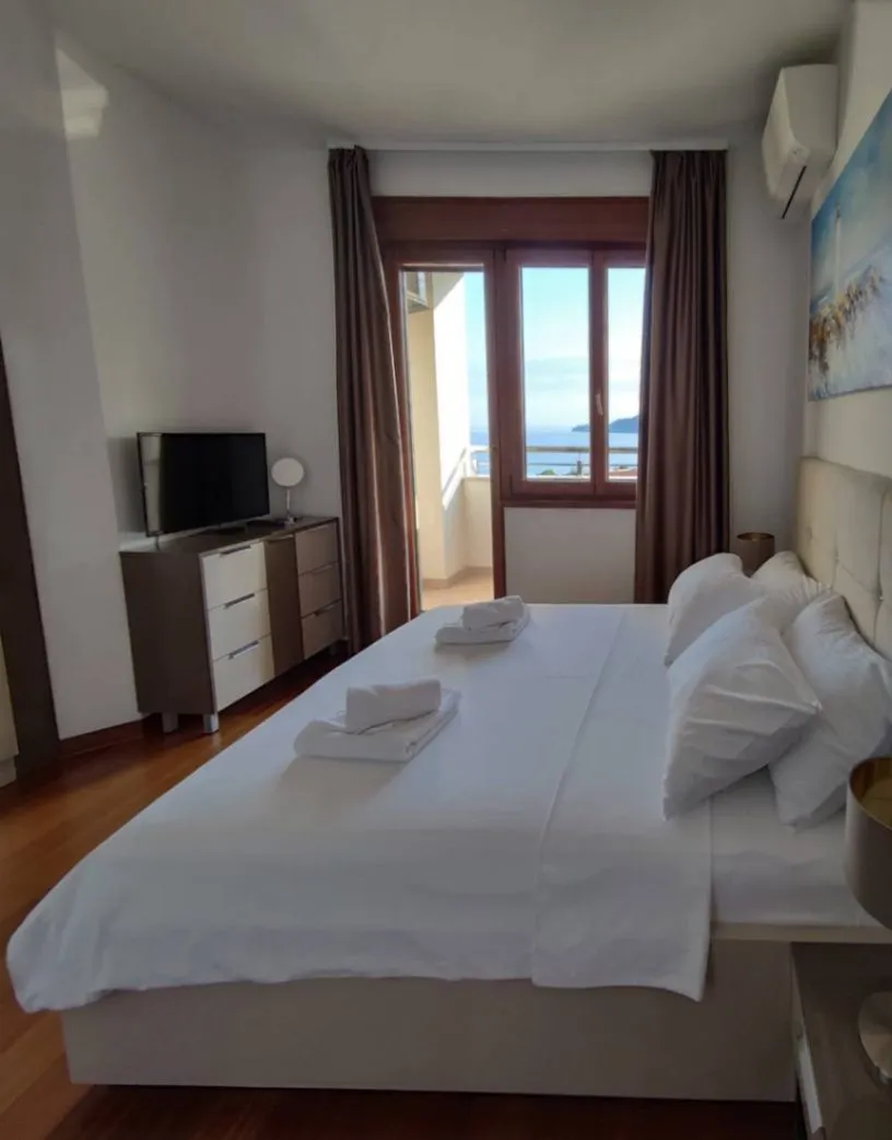 Rent, apartment, 100m², Bečići, Budva