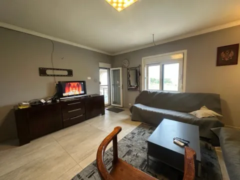 Izdavanje, kuća, 280m², Beri, Podgorica - image 11