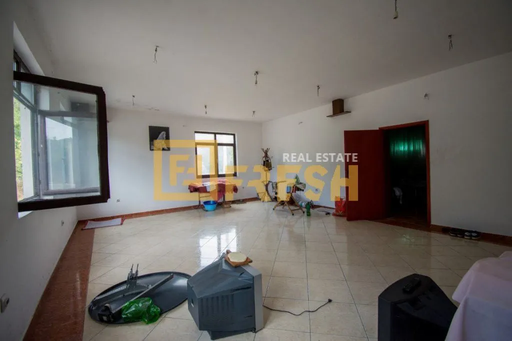 Sale, house, 600m², Ostalo, Podgorica