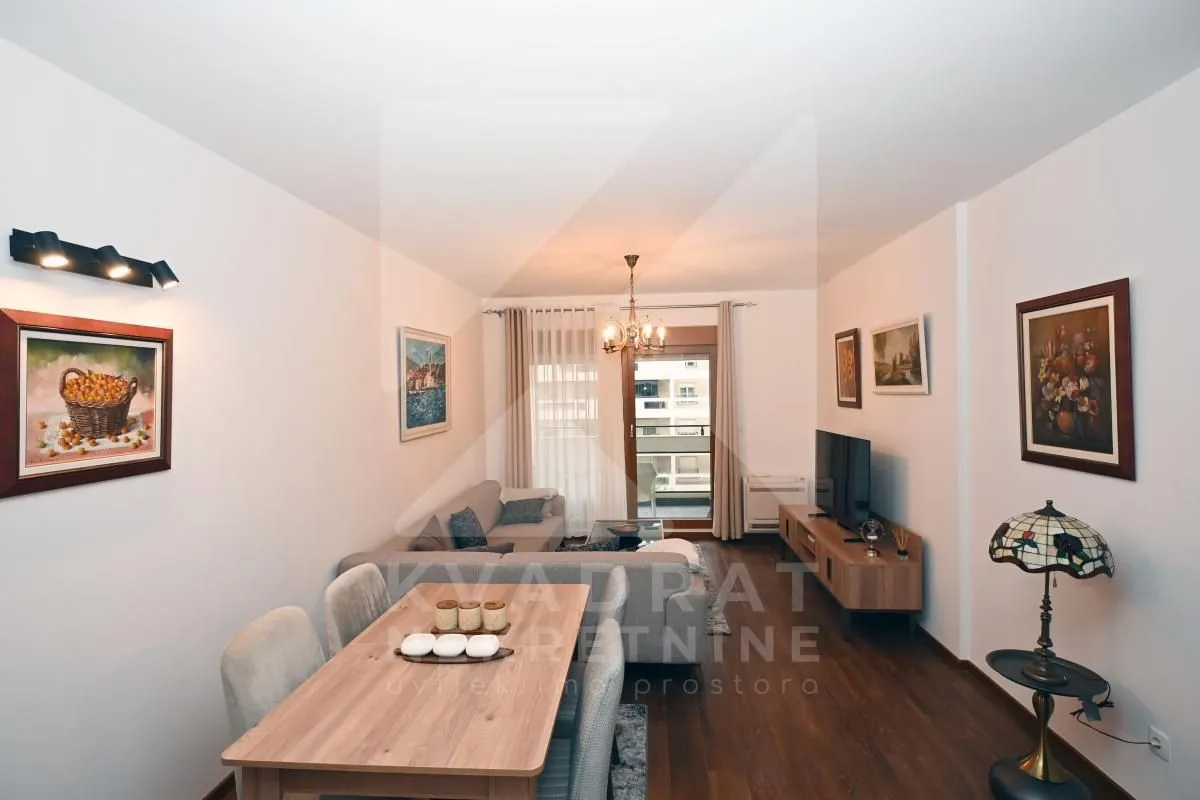 Izdavanje, dvosoban stan, 70m², Master Kvart, Podgorica