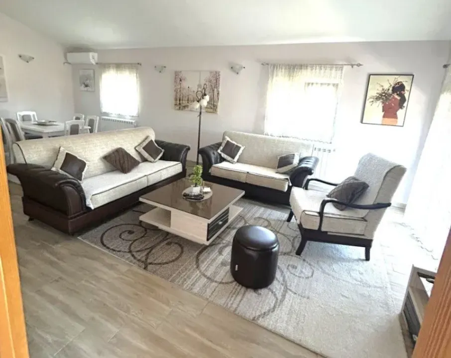 Izdavanje, dvosoban stan, 84m², Zagorič, Podgorica