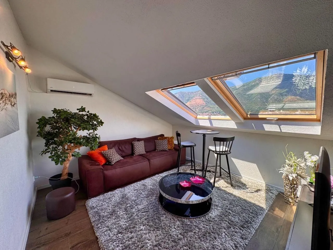 Prodaja, dvosoban stan, 82m², Dobrota, Kotor