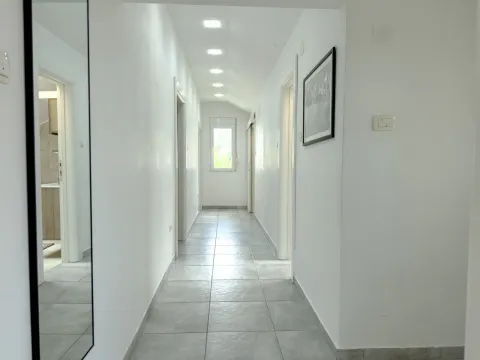 Izdavanje, dvosoban stan, 85m², Seljanovo, Tivat - image 7
