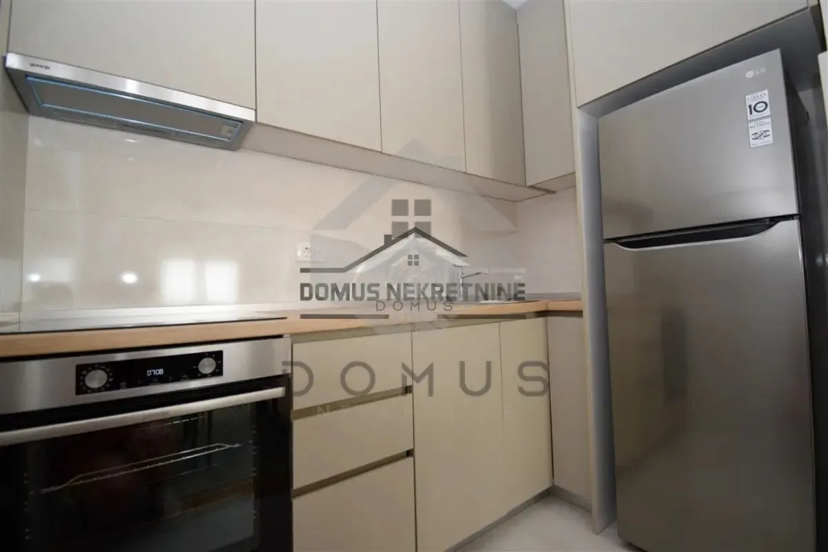 Izdavanje, jednosoban stan, 50m², Central Point, Podgorica