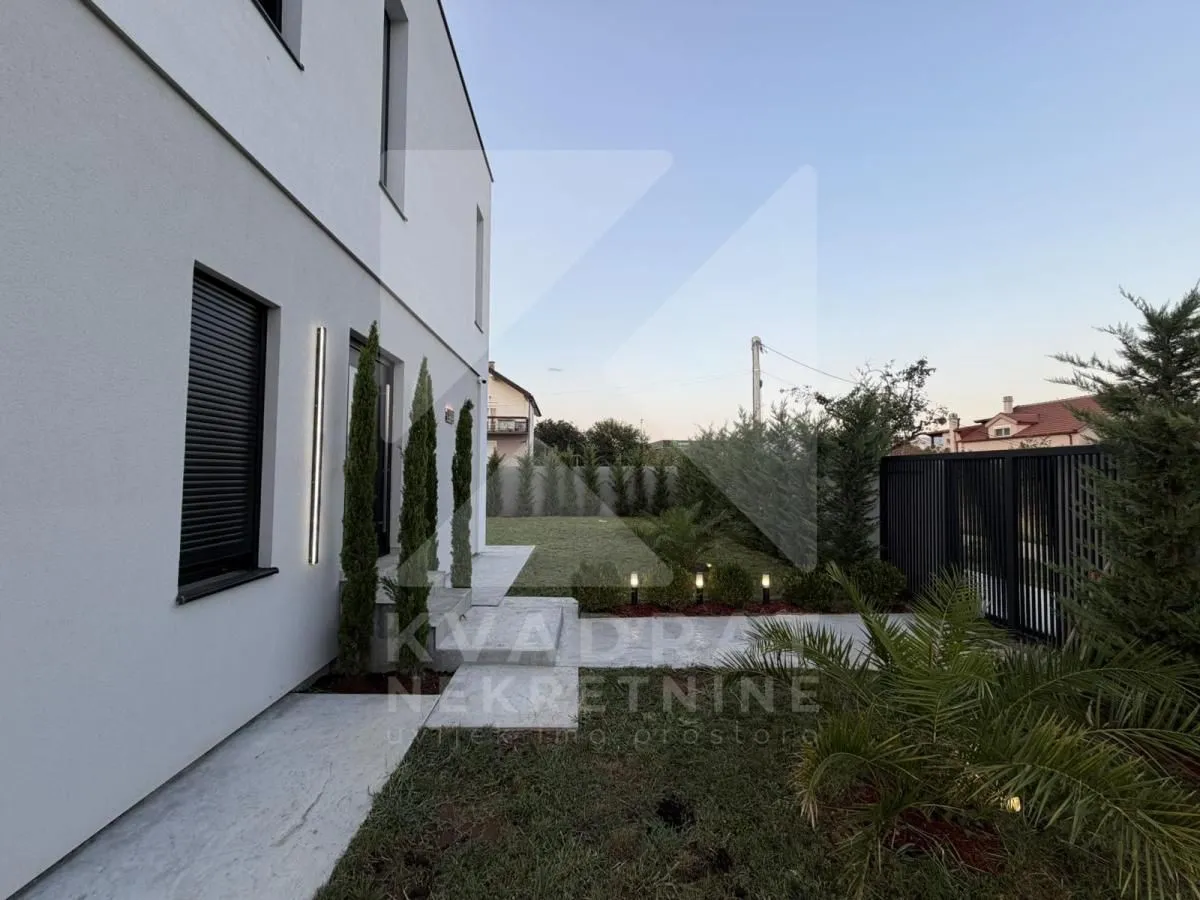 Sale, house, 225m², Gornja Gorica, Podgorica