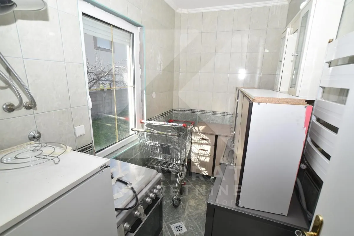 Rent, office space, 100m², Zlatica, Podgorica