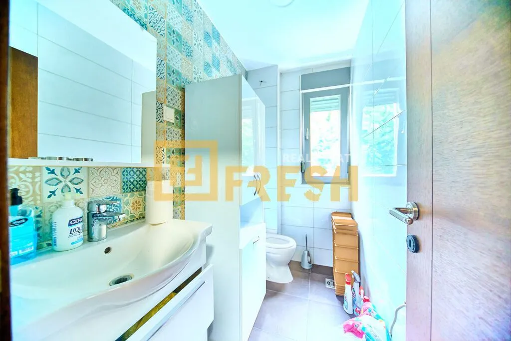 Rent, office space, 85m², Krivi Most, Podgorica