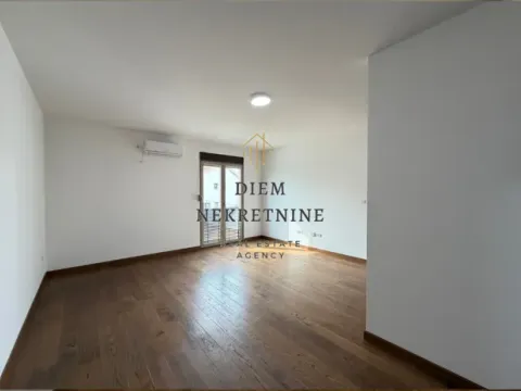 Rent, office space, 56m², City Kvart, Podgorica - image 7