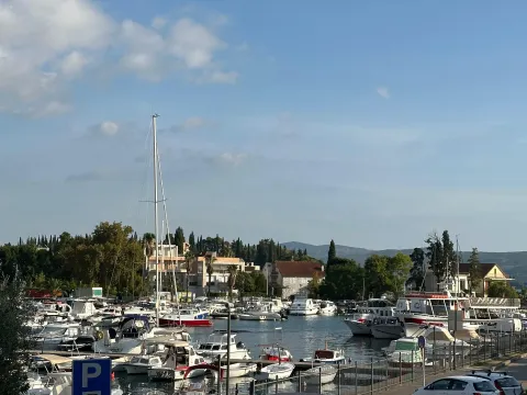 Izdavanje, dvosoban stan, 85m², Centar, Tivat - image 24