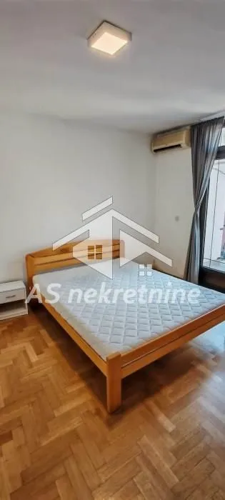 Izdavanje, kuća, 500m², Profesorska Kolonija, Palilula Sve Podlokacije