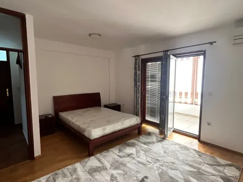 Izdavanje, trosoban stan, 120m², Ljubović, Podgorica - image 12