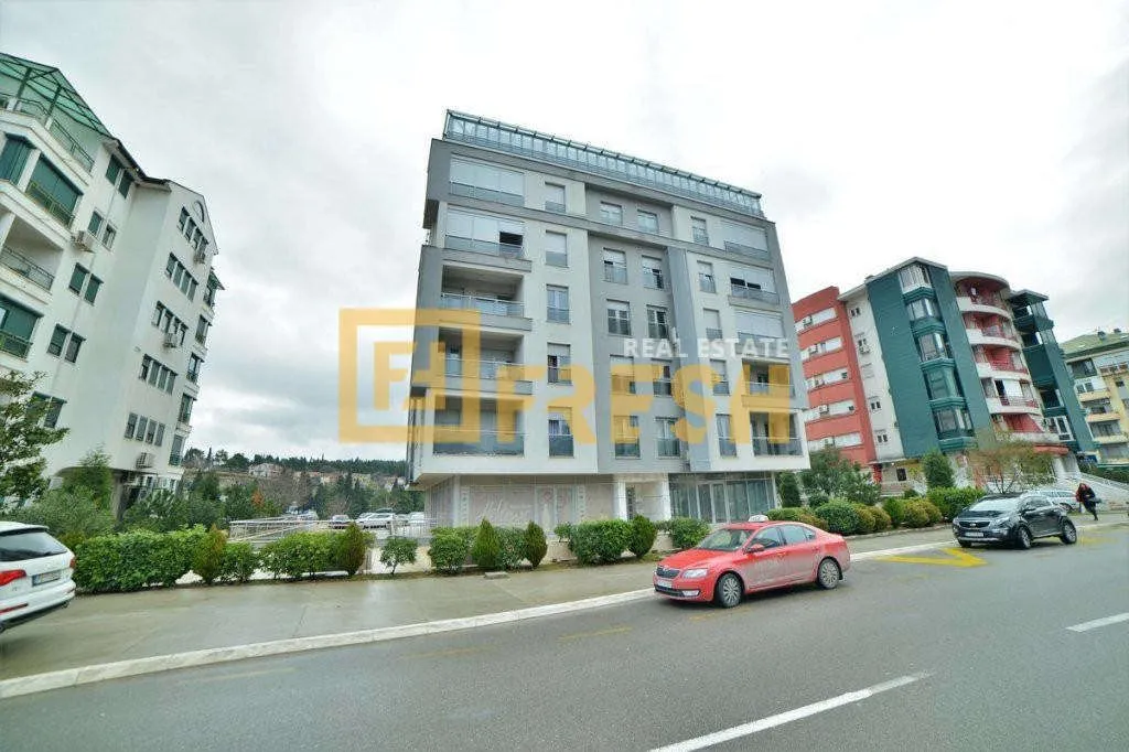 Izdavanje, poslovni prostor, 160m², Obala Morače, Podgorica