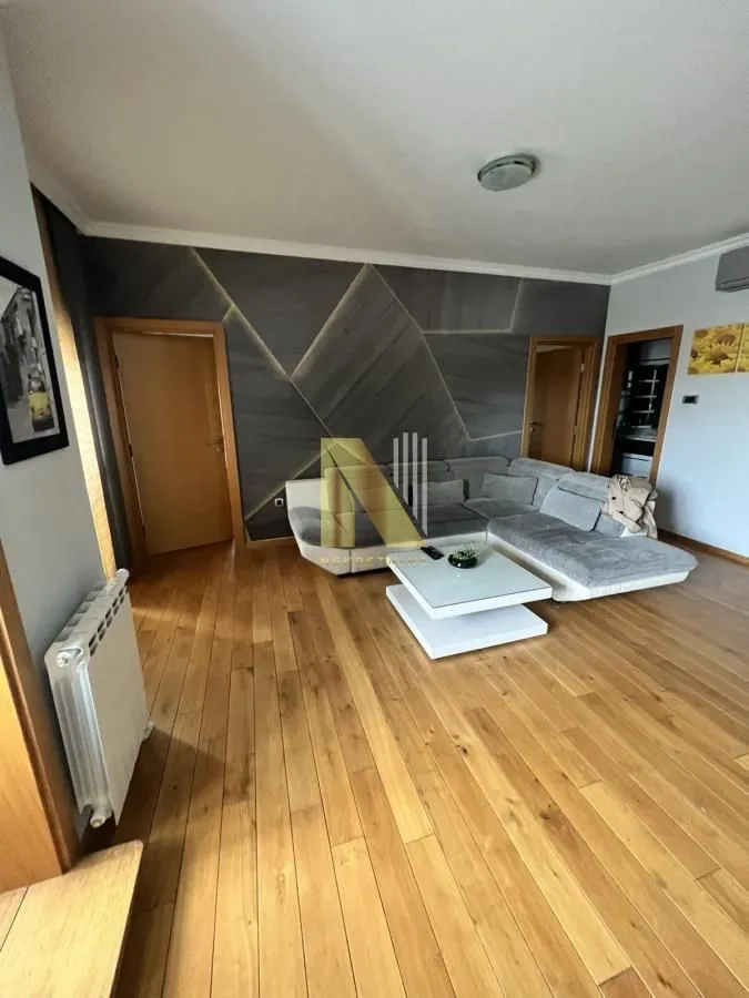 Izdavanje, trosoban stan, 62m², Centar, Novi Sad