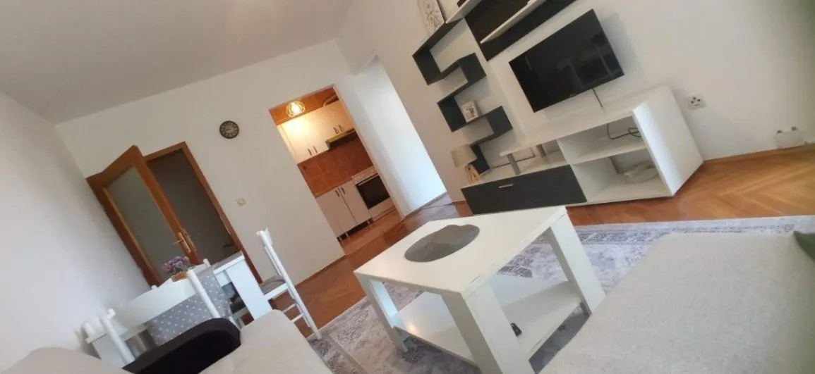 Izdavanje, jednosoban stan, 42m², Zagorič, Podgorica
