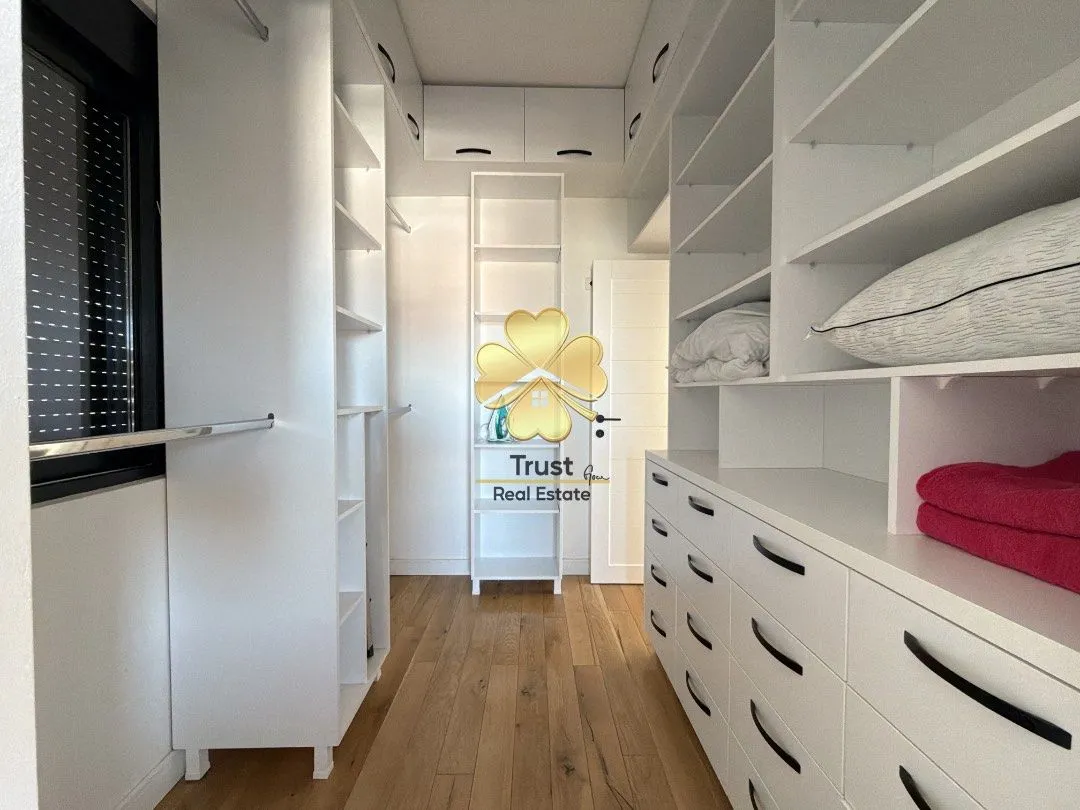Prodaja, stan, 270m², Gornja Gorica, Podgorica