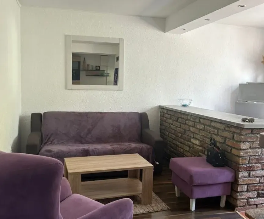 Izdavanje, dvosoban stan, 70m², Centar, Tivat