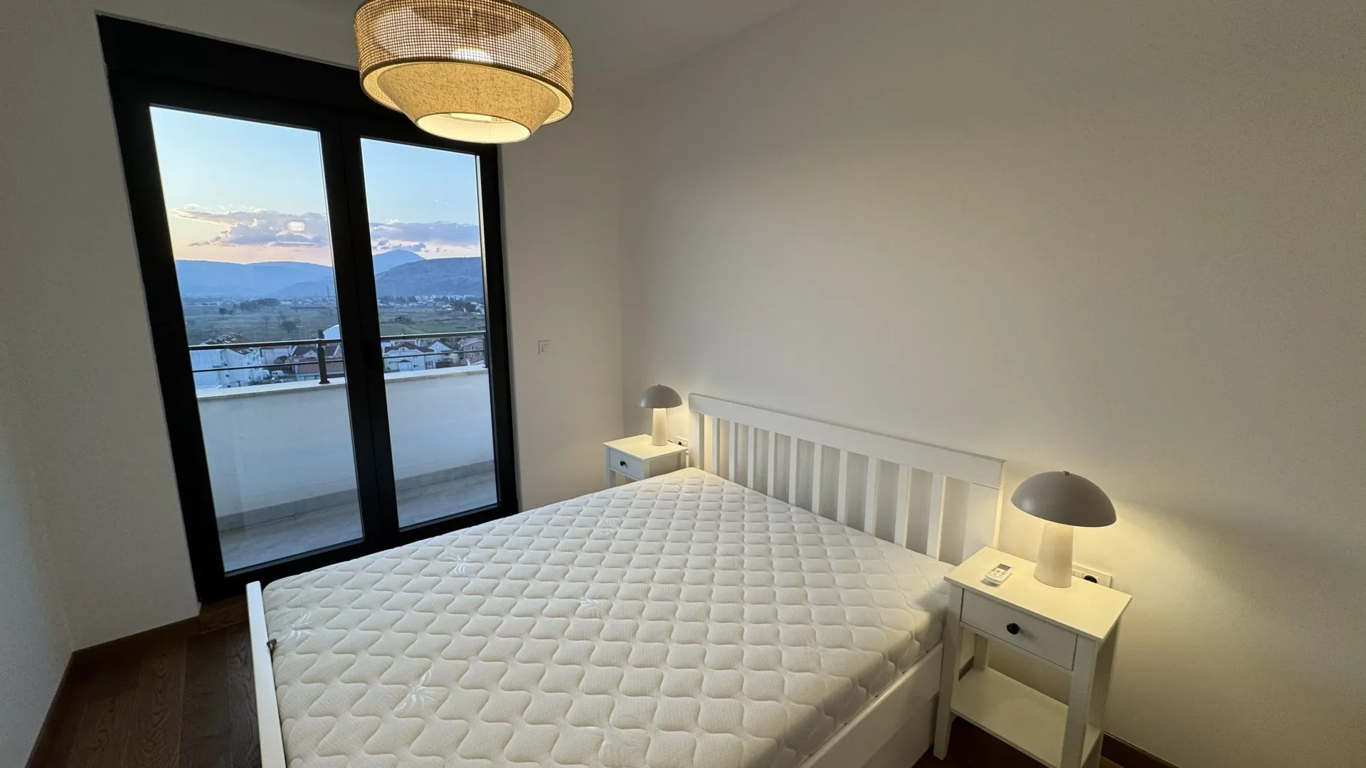 Izdavanje, trosoban stan, 96m², Tološka šuma, Podgorica