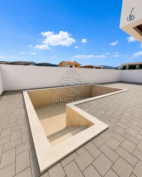 Sale, house, 280m², Polje, Bar
