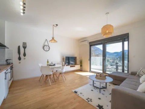 Izdavanje, jednosoban stan, 52m², Dobrota, Kotor - image 5