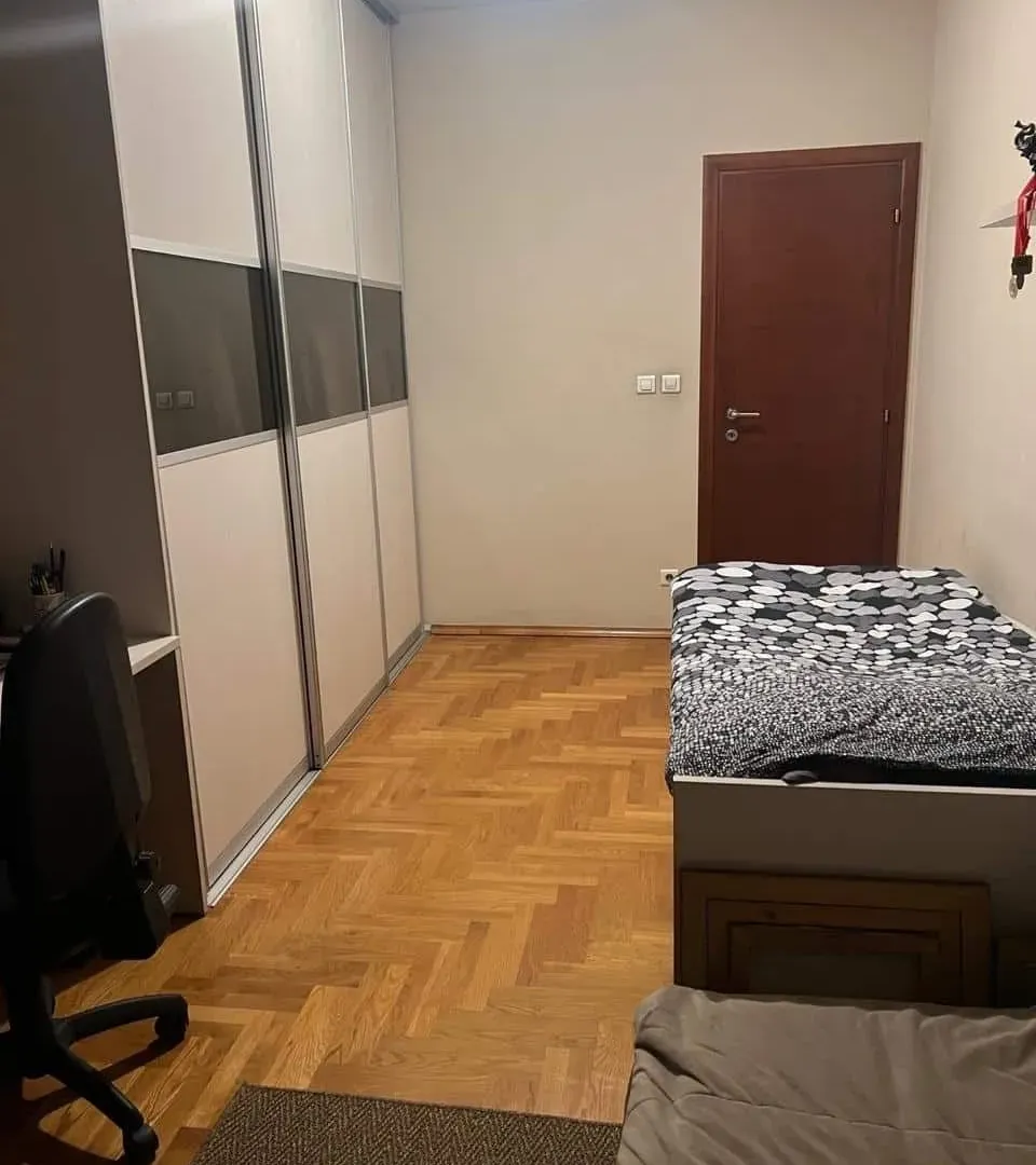 Izdavanje, trosoban stan, 130m², Preko Morače, Podgorica