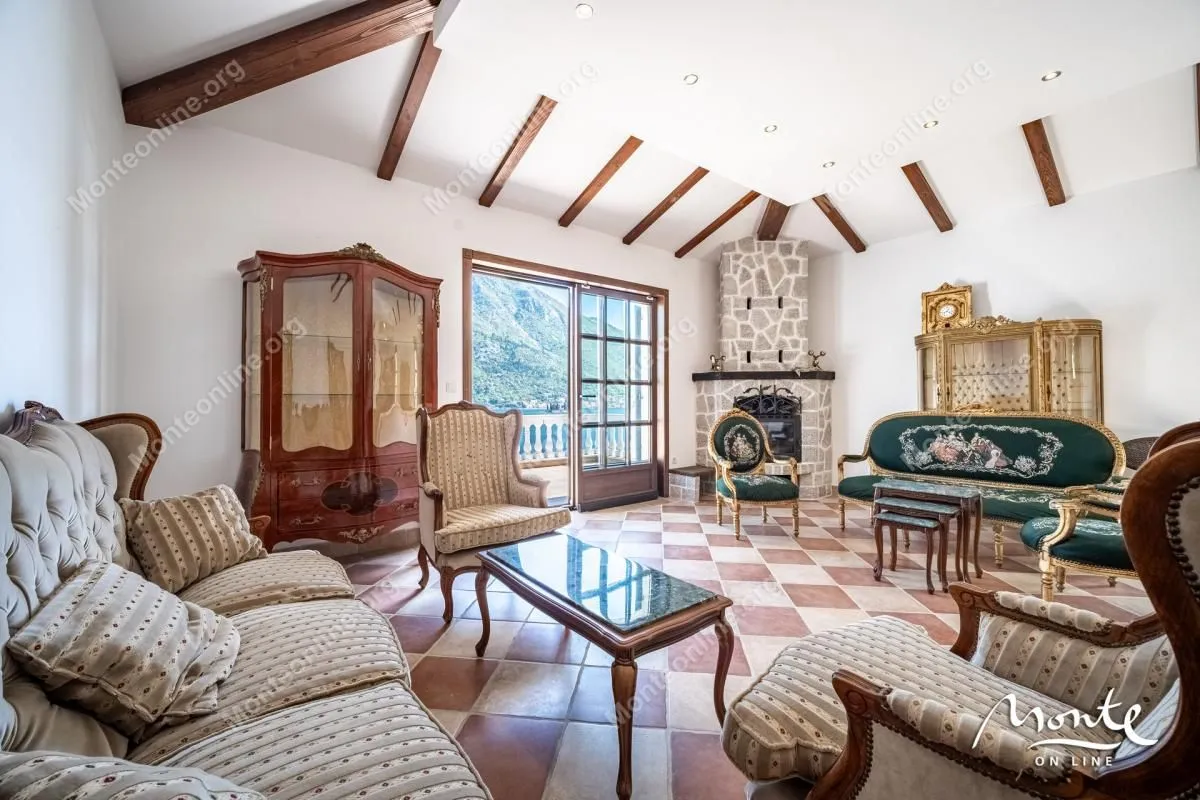Prodaja, dvosoban stan, 92m², Kostanjica, Kotor